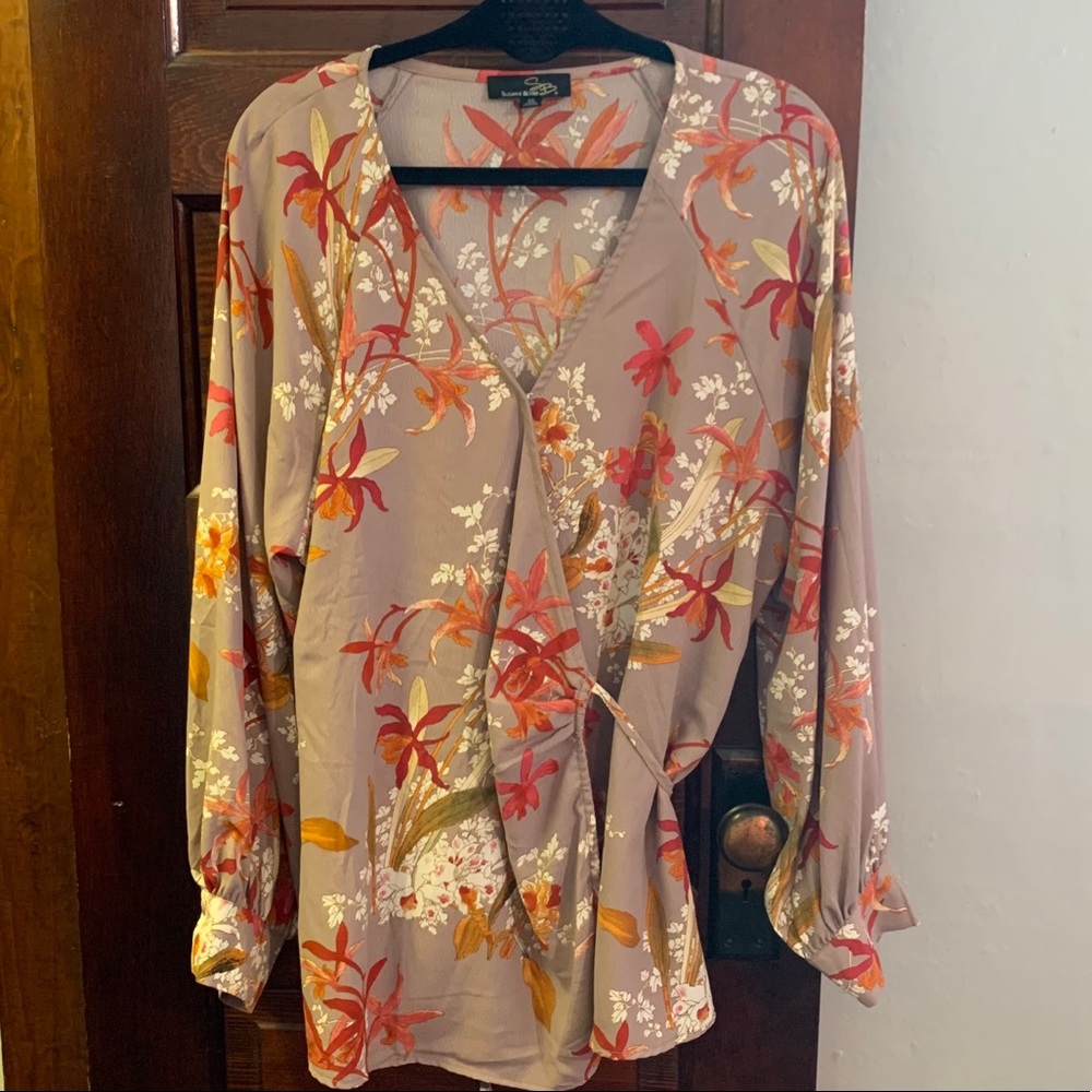 🍁5/$25! Wrap blouse